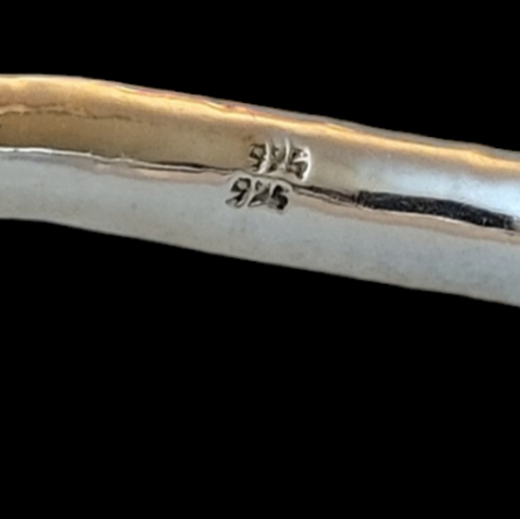 Hammered Concave 925 Bangle - Picture 4 of 8